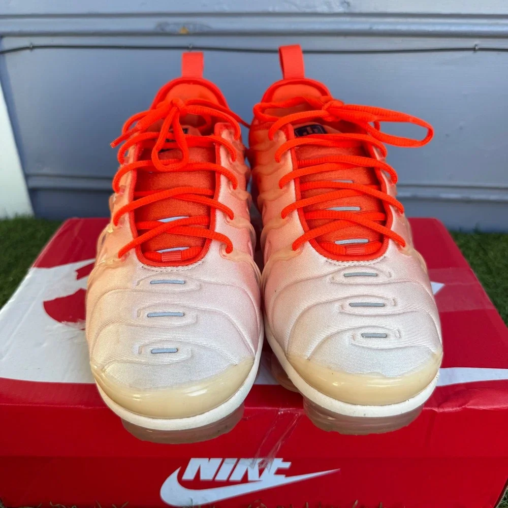 Nike Air VaporMax Plus Orange Gradient Womens Size 8.5 Sneakers DQ8588-800